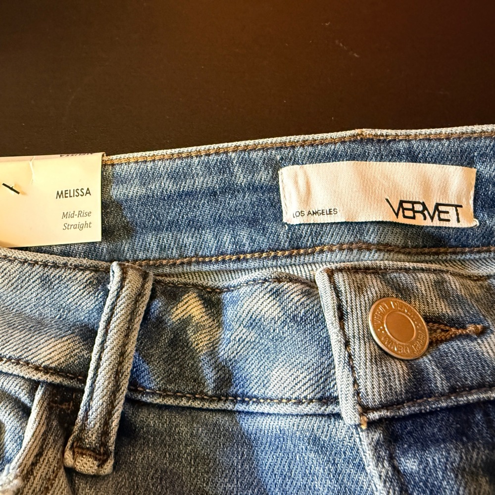 NEW VERVET Size 29 Melissa Mid-Rise Straight Leg Jeans Light Wash Raw Hem - Picture 3 of 10